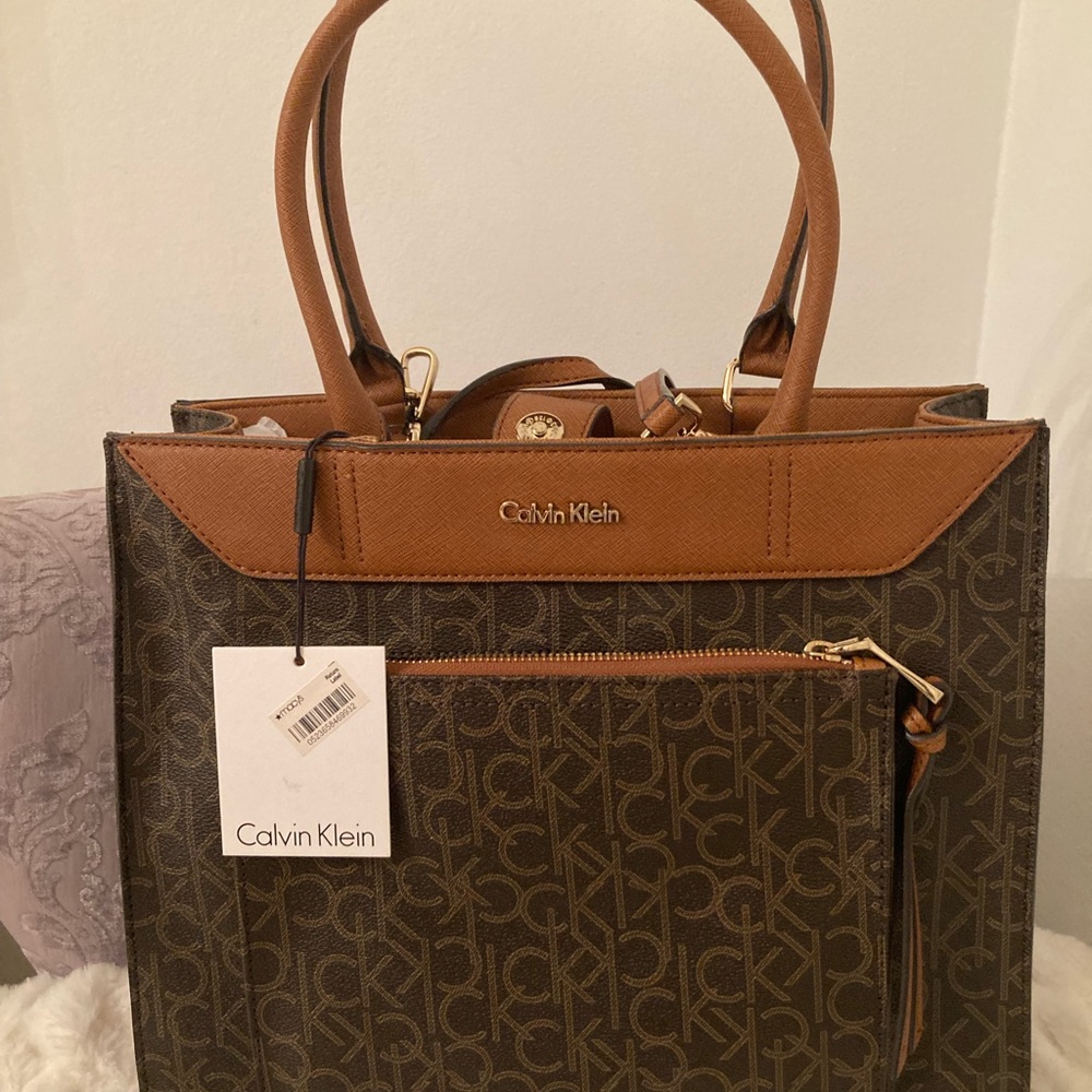 NEVER USED. NWT
Calvin Klein Tan and Brown Logo Tote